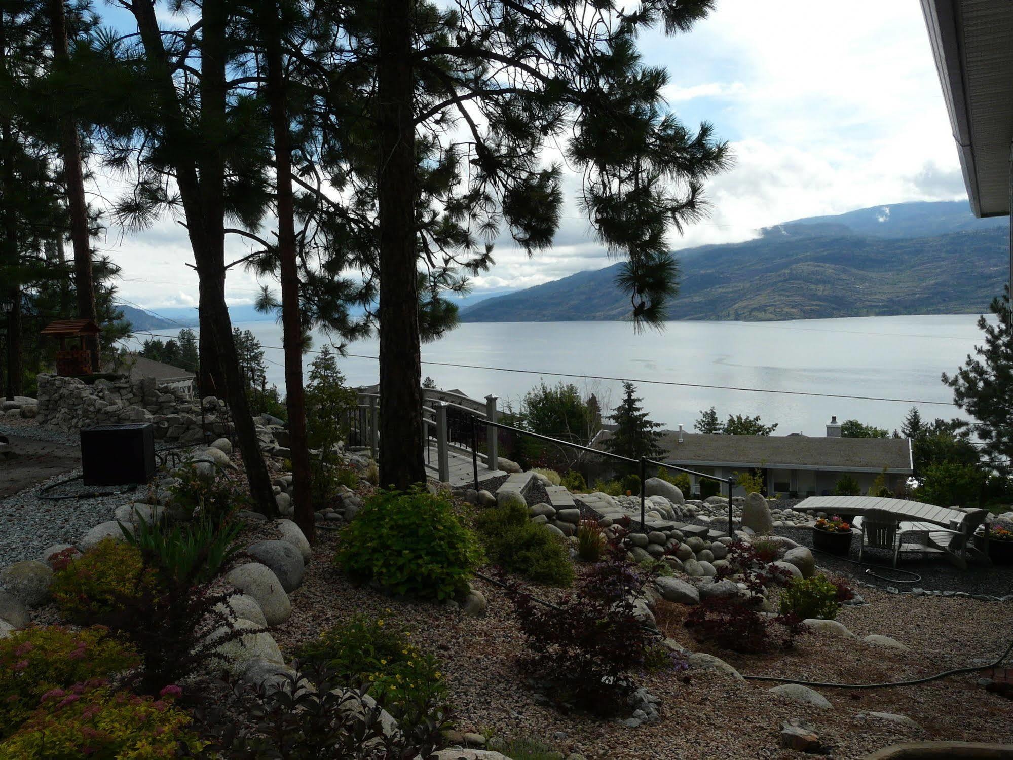 Heartstone B&B Peachland Buitenkant foto